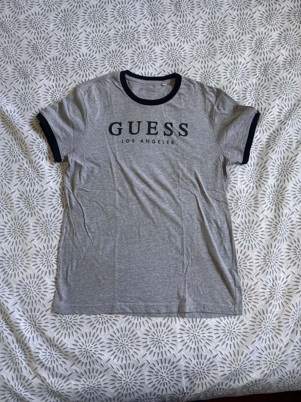 Guess Los Angeles T-Shirt Grey Men’s Large Used - Picture 2 of 5